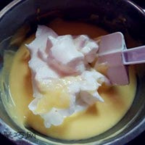 Recipe for fluffy and non-shrinking cup cheesecake. Ingredients for six-inch 12-cup cup cheesecake.