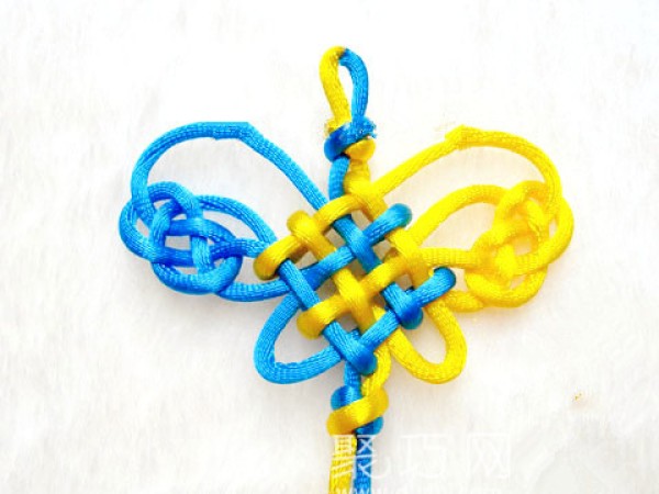 Illustrated tutorial on how to tie Chinese knot with long butterfly and double money