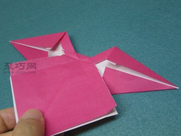 How to fold the simplest bow? Let’s look at the illustrations of the steps of bow origami.