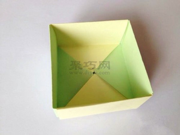 How to make an origami square box by hand. Illustration of how to fold a square paper box.