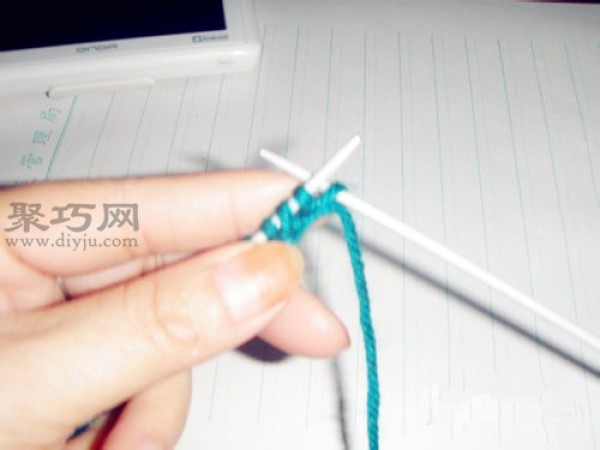 Knitting method of unit needle scarf. Beginner’s hand knitting scarf tutorial.