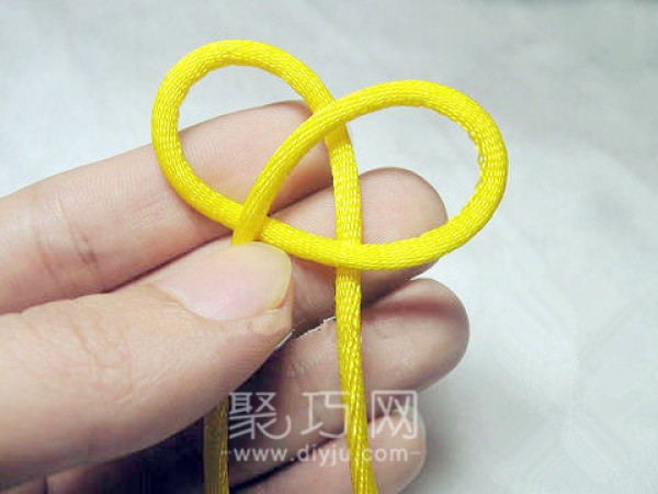 Illustrated tutorial on how to tie Chinese knot single thread button knot. Teach you how to knit buttons with single thread.