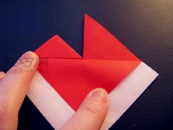 Heart-shaped origami that can be used to make envelopes Simple origami heart illustrated tutorial