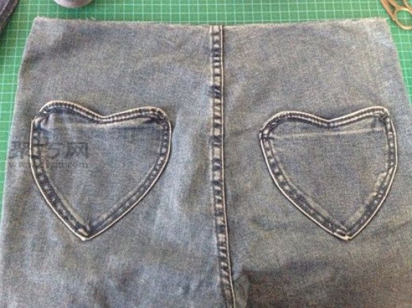 Tutorial on turning old jeans into treasure and transforming them into simple shoulder handbags