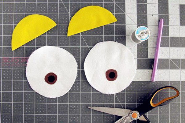 Minion Pillowcase DIY Tutorial DIY Dual-Purpose Pillowcase and Pillow Tutorial