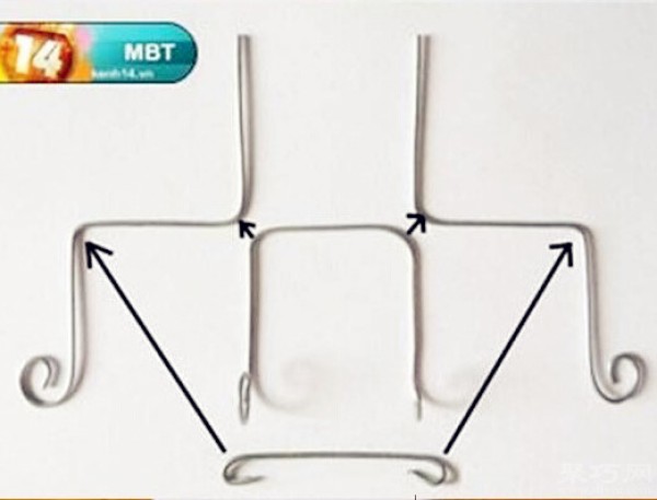 Illustration of how to make a simple coffee table and chair combination by hand using ice cream sticks and wire