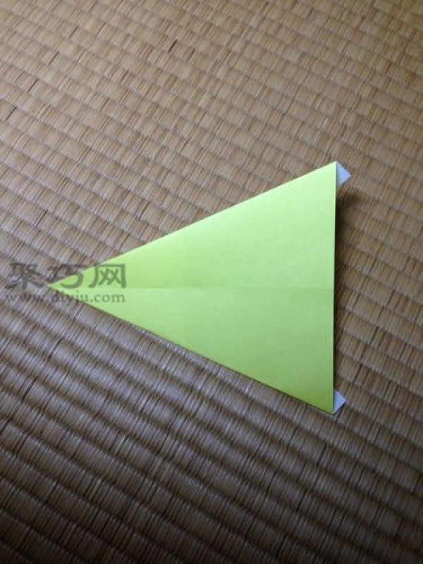 Simple pointy airplane origami tutorial How to fold a pointed paper airplane with paper