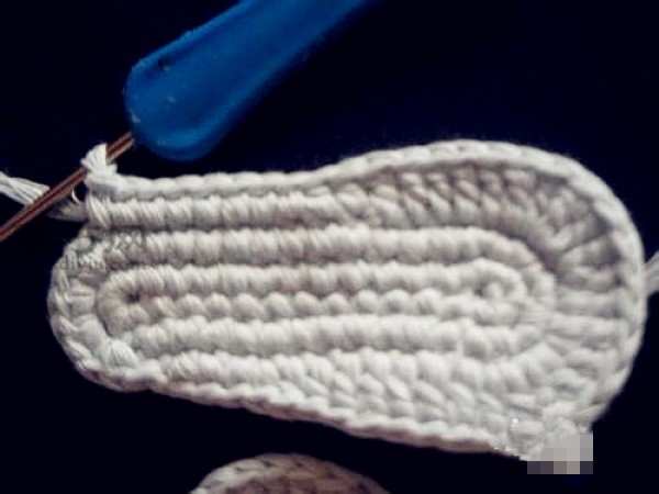 Wool crochet baby shoes tutorial teaches you how to knit baby shoes