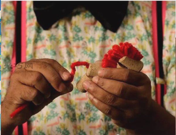 Kindergarten handmade red wine cork, how to DIY cute little wooden horse