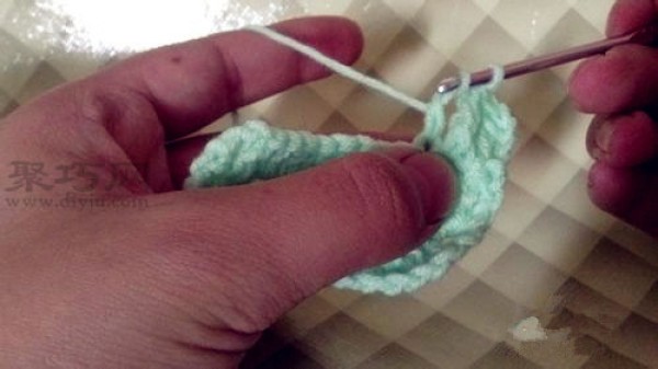 Basic crochet stitches: Illustrated crochet tutorial for long needles