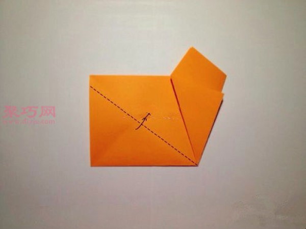 Illustrated tutorial on the regular pentagon origami method. Teach you how to fold a regular pentagon with paper.