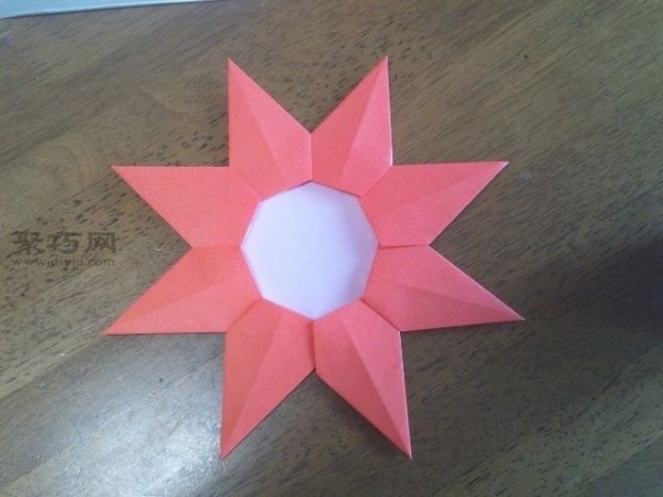 Teach you how to make a kindergarten small red flower medallion with origami