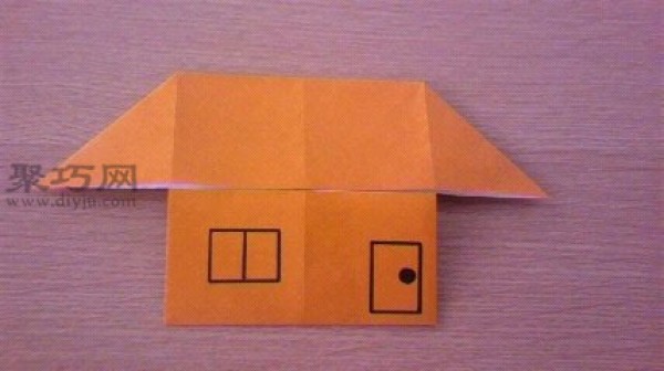 How to make a super simple paper house. Fold the home in your childhood