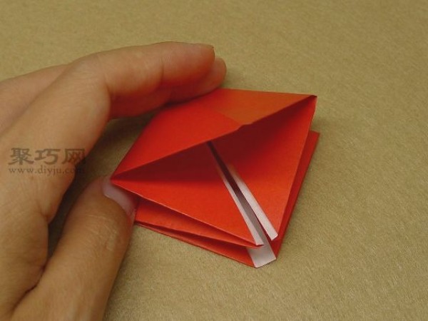 What is the easiest way to fold a tulip? See this illustration of how to fold a tulip.