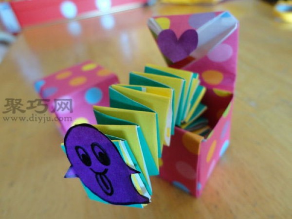 Origami movable spring box. Teach you how to make origami springs.