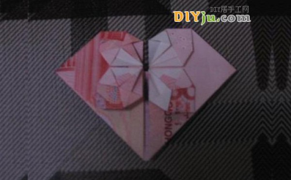 How to fold a heart with 100 yuan. Illustrated tutorial on how to fold a heart with paper.