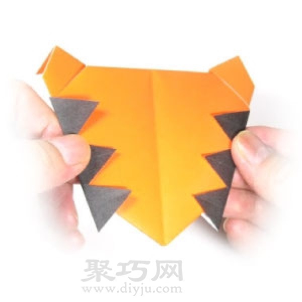 Illustration of how to fold handmade origami tiger head