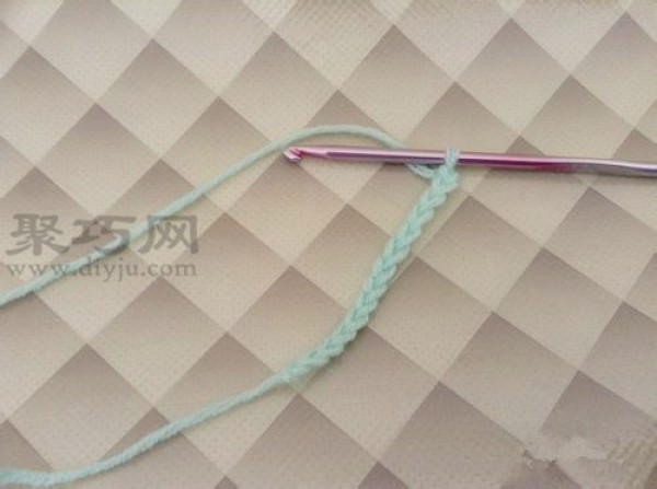 Basic crochet stitches: Illustration of crochet braid stitches