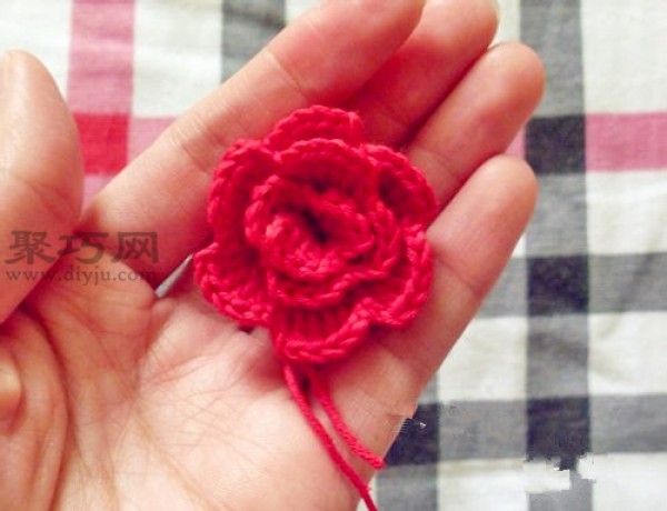 Illustrated tutorial on crochet hand-knitting roses. Teach you how to knit roses with wool.