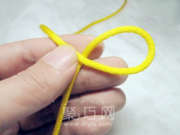 Illustrated tutorial on how to knit a Chinese knot - a single-thread double-money knot