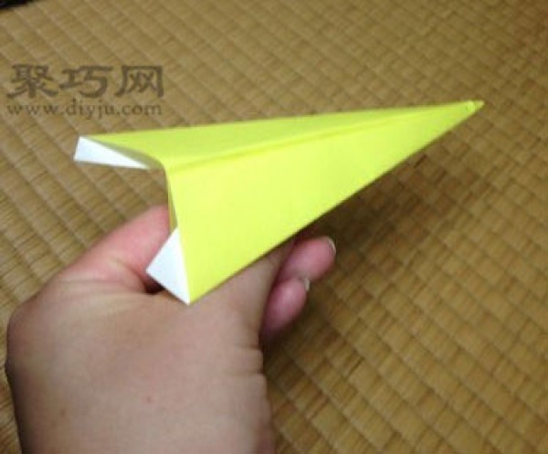 Simple pointy airplane origami tutorial How to fold a pointed paper airplane with paper