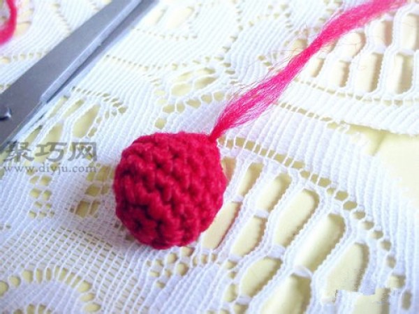 Tutorial on knitting fruits with wool. Knit cherries by hand with wool.