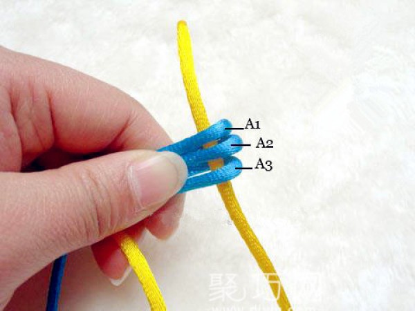 Steps of knitting Chinese knots. Illustrated tutorial on how to knit Baojie Erbao 3-tackle knot.