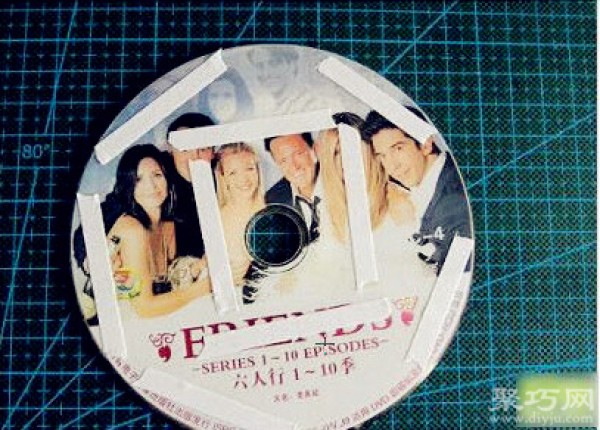 CD coaster tutorial teaches you how to make simple coasters by hand using waste CDs