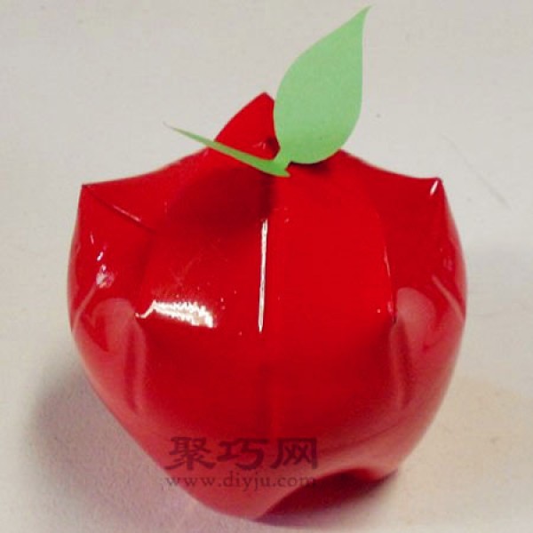 Handmade Ping An fruit from waste beverage bottles, diy Christmas apple from mineral water bottles