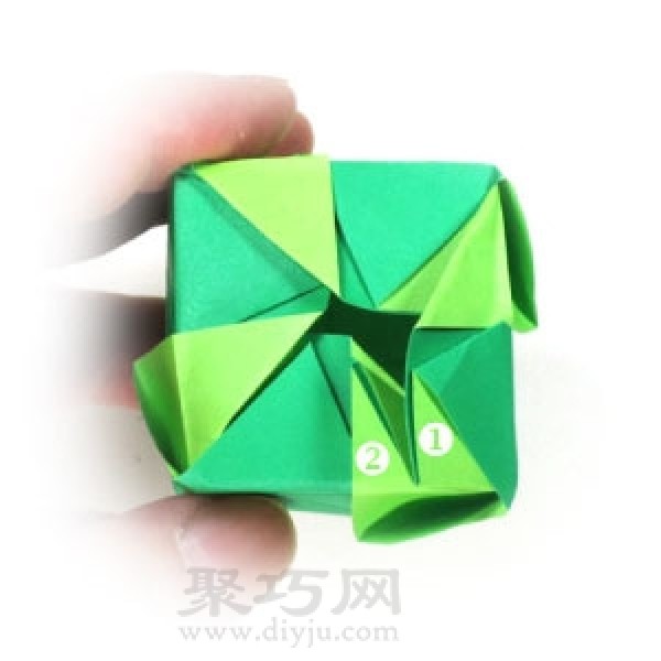 Hollow Cube Origami: Illustration of the folding method of forming a paper cube