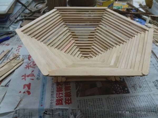 DIY hexagonal storage basket tutorial for ice cream sticks. How to make handmade snack fruit plate with popsicle sticks.