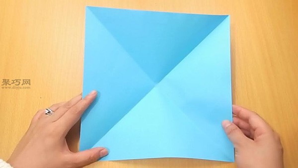 Illustrated tutorial on handmade origami balloons. Teach you how to fold three-dimensional paper balloons.