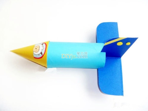 DIY airliner using waste paper tubes Tutorial on handcrafting airplanes from paper tubes