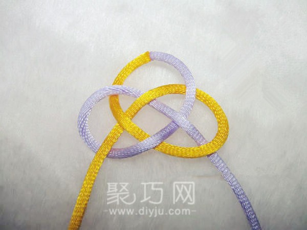 How to braid a double-money knot. Illustrated tutorial on the Chinese knot mainline double-money knot.