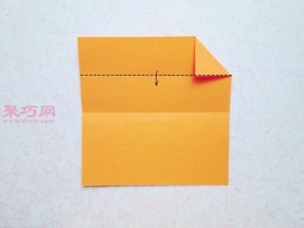 Illustration of how to fold a triangular box How to fold a triangular storage box