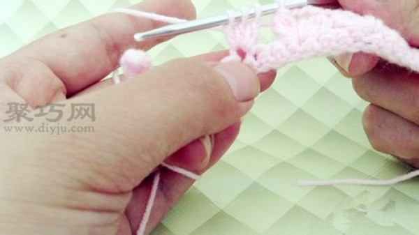 Simple crochet stitches: illustration of date needle crochet