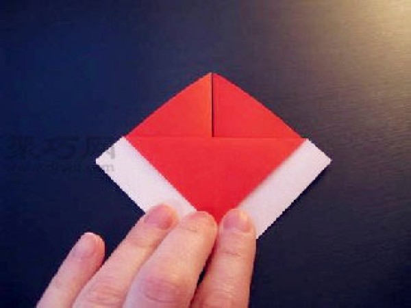 Heart-shaped origami that can be used to make envelopes Simple origami heart illustrated tutorial