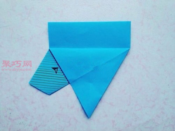 How to fold a triangular carton lid Teach you how to fold a triangular carton lid