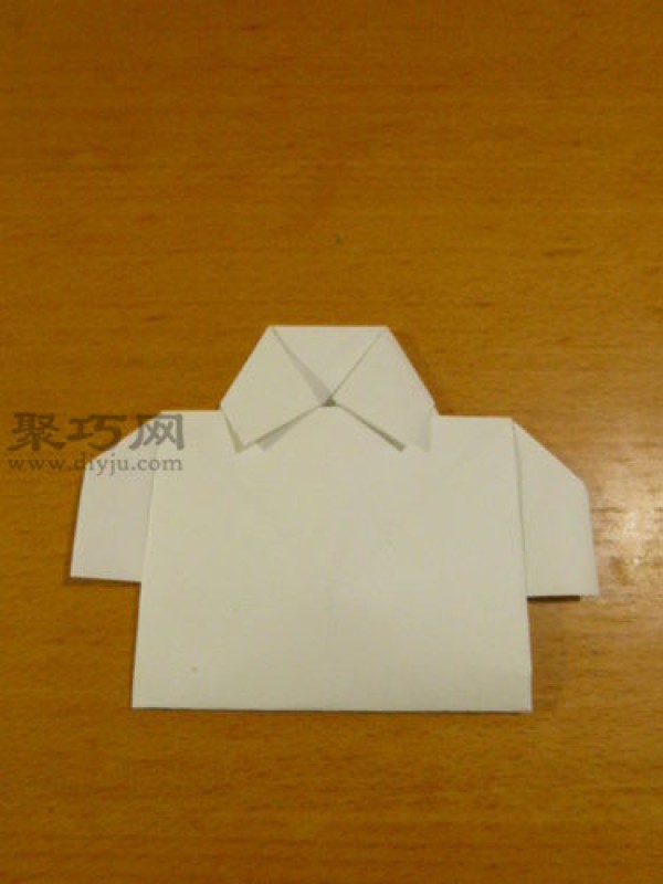 Illustrated tutorial on how to fold a shirt origami How to DIY a paper shirt with a tie