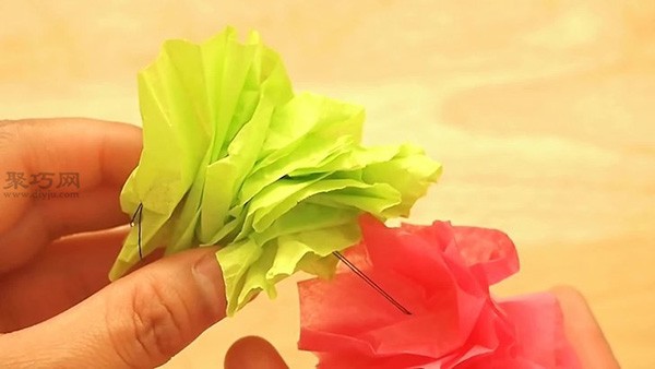 Handmade Crepe Paper Garland Tutorial Illustrated Learn how to DIY Hawaiian Garland