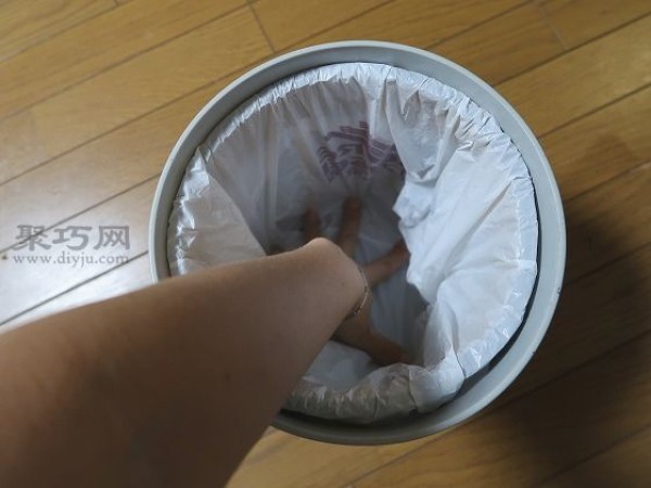 Tips for fixing plastic bags in trash cans to make your trash can no longer messy