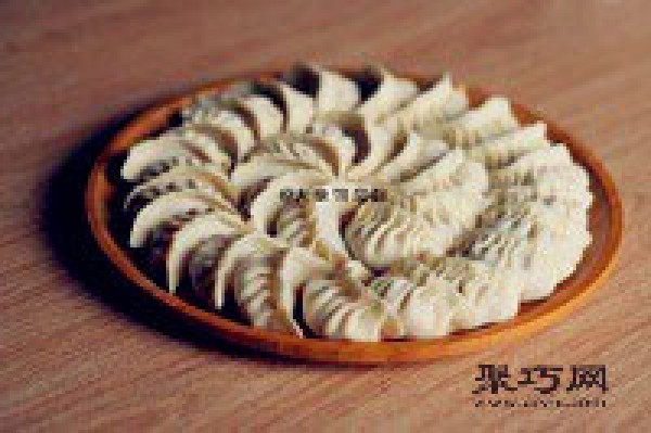 How to make fried bean sprouts and pork dumplings? How to make delicious dumplings?