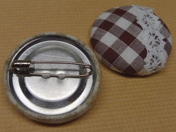 Tips for using old things Tutorial on making brooches without fabric buttons