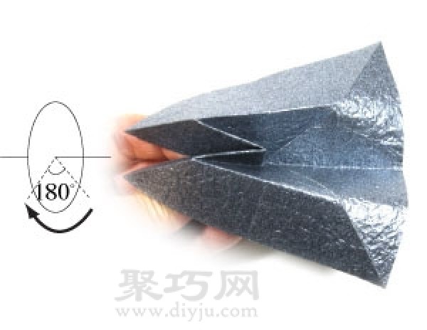 Basic origami folding method: right diamond fold