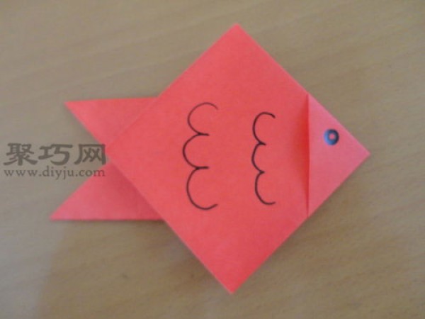 Origami Fish Illustrated Tutorial: Teach you the simplest way to fold a goldfish