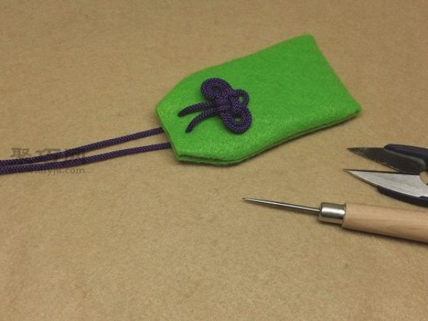 Small and exquisite amulet bag handmade tutorial teaches you how to make an amulet bag using felt