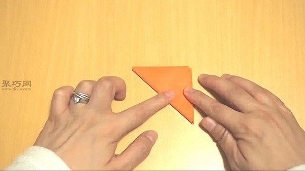 How to fold a triangular football with paper. Illustrated tutorial on handmade origami football.