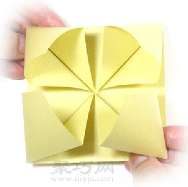 Illustration of folding method of handmade origami square table