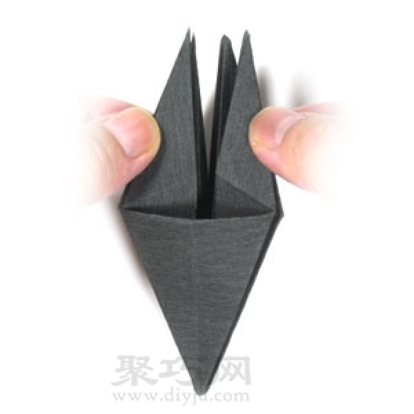 Simple origami three-dimensional spider folding method