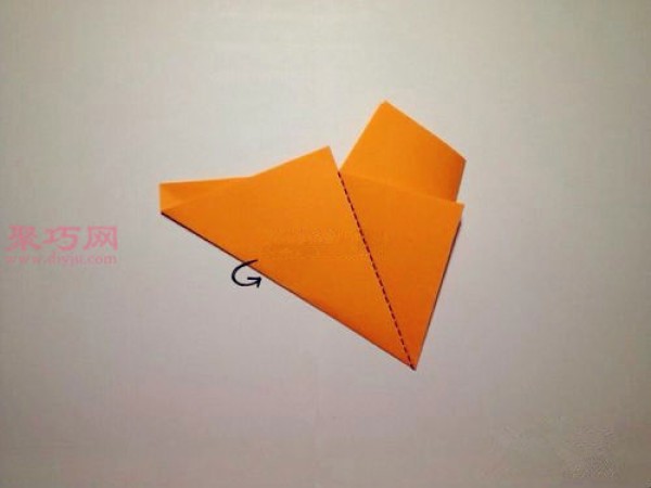 Illustrated tutorial on the regular pentagon origami method. Teach you how to fold a regular pentagon with paper.